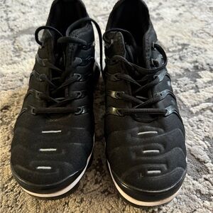 Nike Black and White Sneakers with Ribbed Design